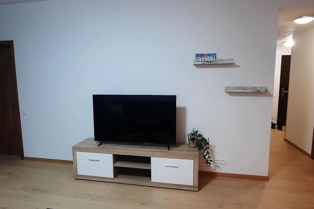 Sky-Park Flat&Parking Bratislava Exterior foto