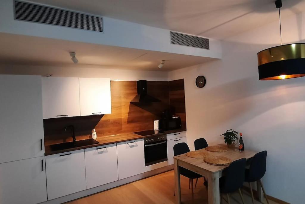 Sky-Park Flat&Parking Bratislava Exterior foto